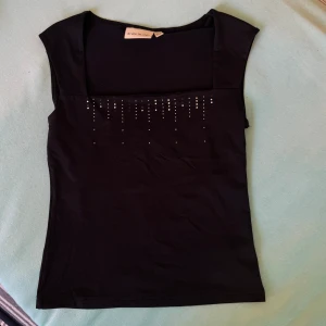 Square neck ropp - Fin topp, lite av paljetterna har åkt av som man kan se på bilden!💕