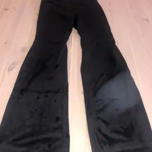 Svarta mjukis byxor från H&M ❤️ storlek 158 (12-13) ❤️💯 Tryck gärna på köp nu eller kontakta mig om du har frågor ❤️⭐️ Säljer för att dom är för små för mig ⭐️