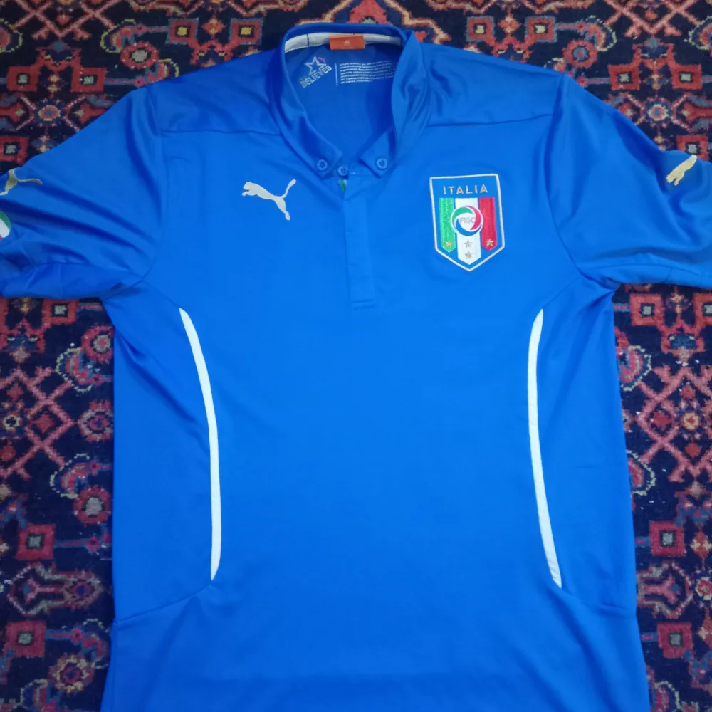 Italientröja från 2014 som man använde i VM. Perfekt skick 10/10. Pris kan diskuteras. T-shirts.