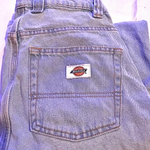 Dickies jeans - Snygga jeans ifrån Dickies , endast använda kanske 2 gånger så de är fortfarande i nyskick. Strl w24! 