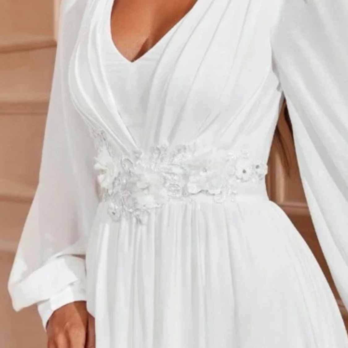 En lång vit klänning! - 91