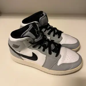 Säljer mina Nike Jordan skor då de inte längre kommer till användning! Sparsamt använda🫶🏻