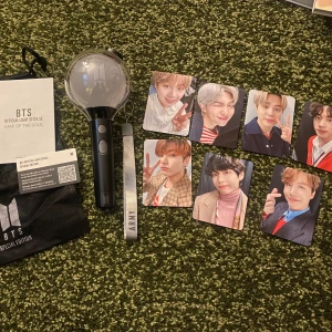 ARMY BOMB- Bts  - Säljer nu min ARMY bomb Bts official lightstick som är köpt på cokodive. Nästan helt orörd, har bara stått i sin box. Tryck gärna på köp nu!