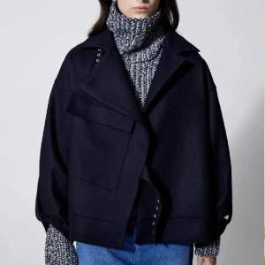 Säljer nu min Dagmar jacka i modellen Aviator Wool. Den är i fint skick och säljer för att jag inte använder den längre. Nypris är 5000kr