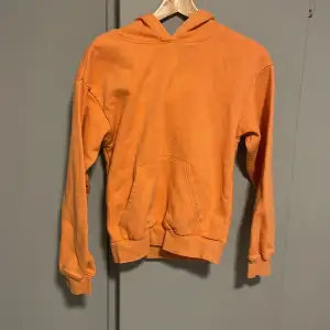 Orange hoodie ifrån hm, storlek 158/164 fint skick💗