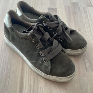 Gröna skor - Jätte bra skick, aldirg använda men köpta på second hand