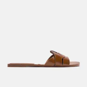 Säljer dessa bruna sandaler från zara, använda ett fåtal gånger under en resa. Liknar dem från hermes🥰 Storlek 37