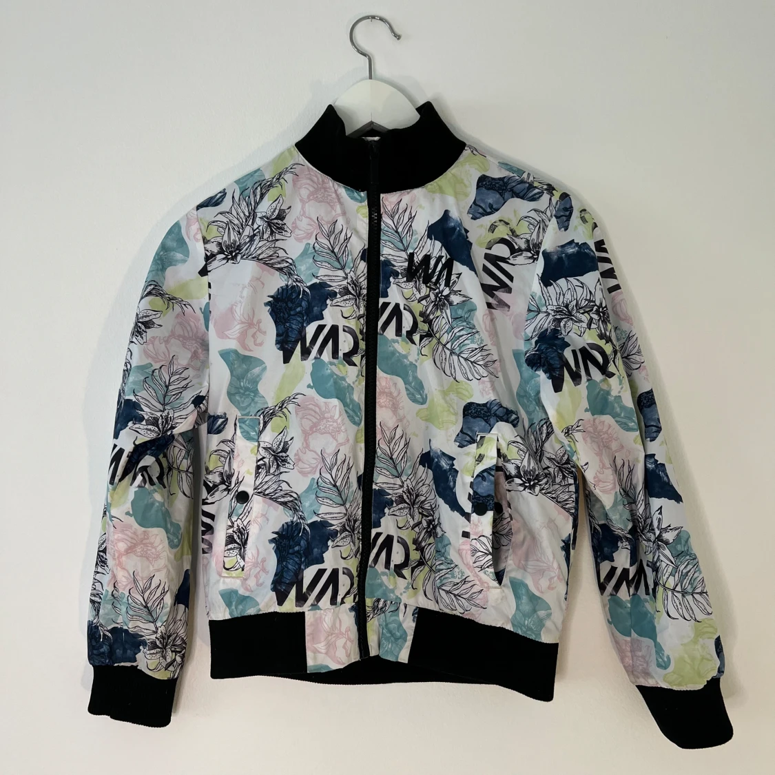 Färgglad sport jacka till barn