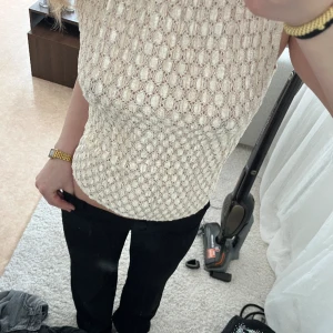 Linne  - Finvirkat linne i satin. Verkligen supersnyggt!! 