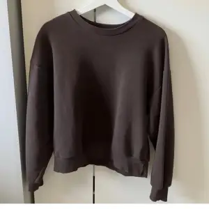 Mysig brun sweatshirt från Gina  Använd i bra skick  