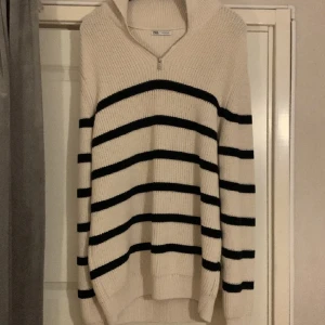 2 Halv zip  - Säljer ni dessa 2 halv zip där en inte är använd o den andra ngn gång de är i mkt bra skick säljer de på grund av att en är för stor o den andra kommer inte till andvändning köpte de för 500kr styck