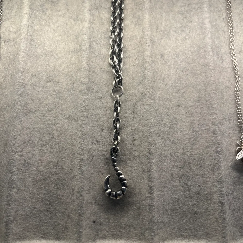 Otroligt fint halsband, men inga defekter alls!🩷nypris ligger runt 5000kr, priset kan sårklart diskuteras. Skriv gärna för fler bilder🥰. Accessoarer.