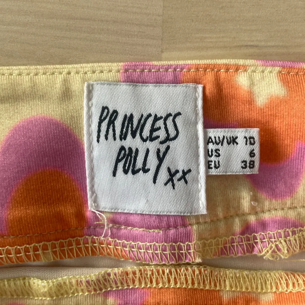 Säljer min princess polly kjol som även går att använda som topp 🩷🩷 använd 2 gånger och passar storlek M 75 kr vid snabb affär. Yläosat.