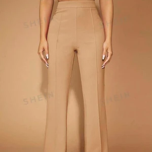 Byxor - Har aldrig haft på mig de, för att dem passar inte mig. Dem är storlek S men passar även M. Om ni vill ha flera bilder skriv till mig.