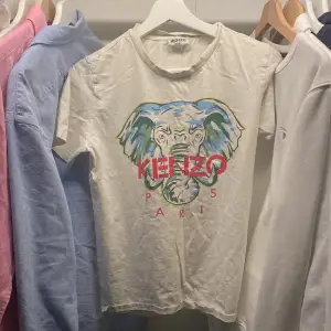 Kenzo tröja i stl 170/xs färg vit