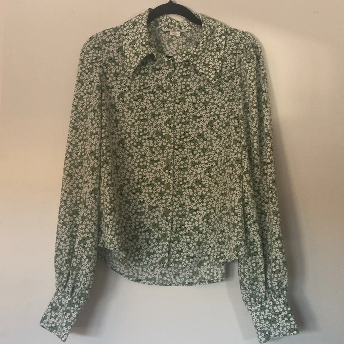 Blommig skjorta/blus - 90