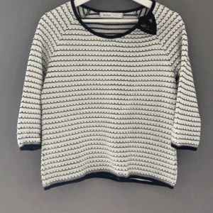 Fin topp - Säljer denna fina stickade vintage topp. Passar bra till det mesta🤗! Superfin kvalitet! 