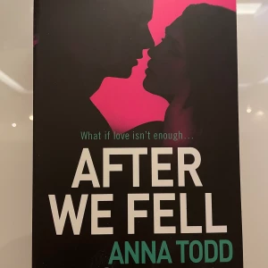 After we collided och after we fell pocket böcker  - Säljer After we collided och After we fell pocket böckerna av Anna Todd💗After we fell boken är oläst och i nyskick. Den andra är läst men har inga stora skador som påverkar läsningen. Nypris för böckerna är 135kr och 150kr. Jag säljer båda för 200kr✨