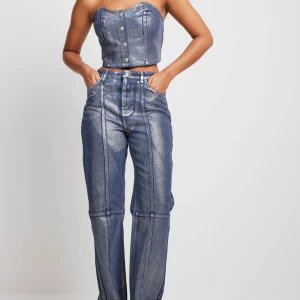 NAKD set - Set från NAKD i denim med silver. Båda delarna är 36 men toppen är dock insydd för att jag tyckte den var stor i storleken. Den skulle nu nog passa även 34. 