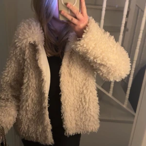päls jacka 💕💕💕💕 - intressekoll på min pälsjacka som köpt för typ en månad sen! Superbra skick! Passar s/m 