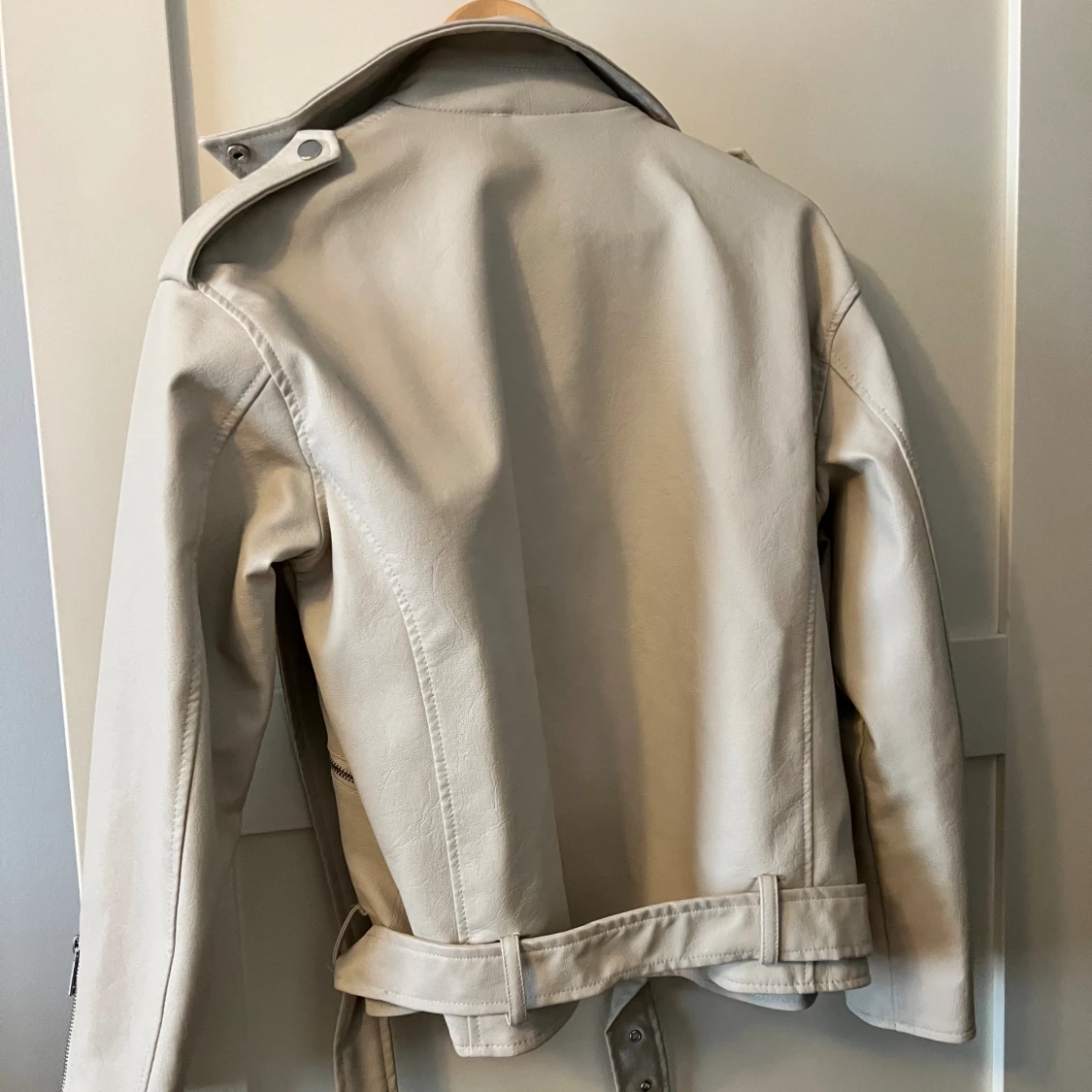 Beige skinnjacka - 90