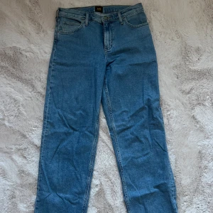 Raka jeans - Raka mid waist jeans ifrån Lee