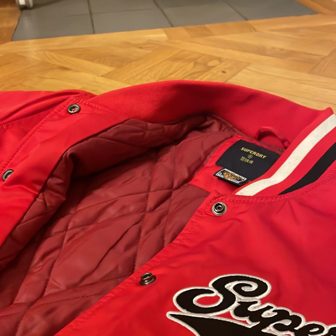 Röd superdry jacka - 91