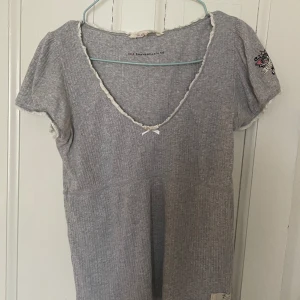 Odd Molly blus - Jättefin Odd Molly blus, köptes på sellpy och säljer den då den var lite för stor. Inga defekter! Skriv för frågor💘