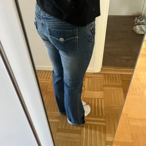Jeans - Säljer dessa snygga vintage jeansen som inte kommer till användning, skriv vid eventuella frågor 🫶🫶