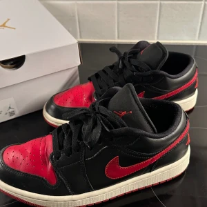 Nike Jordans 1 Low strl 38 - Bra begagnat skick