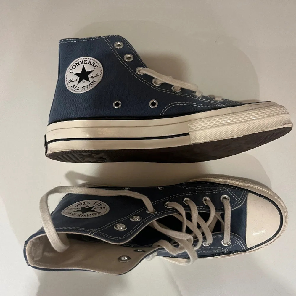 Helt nya Chuck 70 Convers i storlek 39, andvänt ändats en gång pga fel storlek, men jättefina och fräscha💕 nypris 969kr. Kengät.