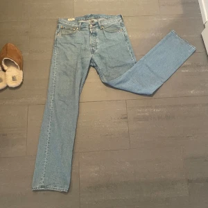Levis 501 - Säljer ett par helt nya Levis 501 32/32. 