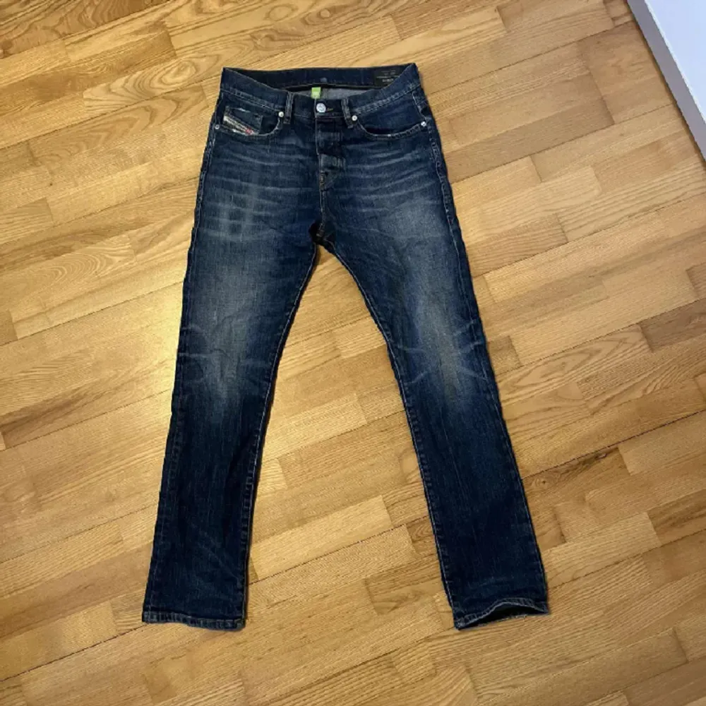 säljer nu mina diesel jeans då jag växt ur dom, dom är köpta för ca 1 år sedan men bara använda i ungefär 3 månader så skicket är 10/10.. Jeans & Byxor.