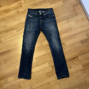 diesel jeans - säljer nu mina diesel jeans då jag växt ur dom, dom är köpta för ca 1 år sedan men bara använda i ungefär 3 månader så skicket är 10/10.