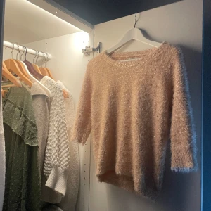 Glittrig stickad tshirt - Söt stickad rosa tröja med glitter❤️❤️