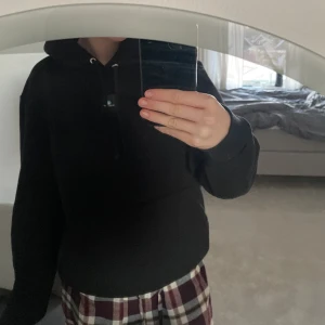 The cool elephant  - Jättefin Hoodie som knappt är använd, kan därmed inte se täcken på användning, storlek S, köpt för 600