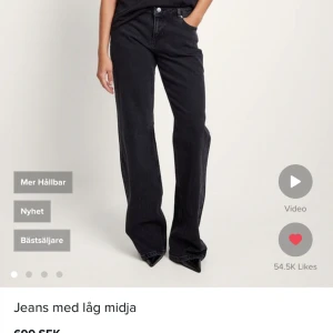 Lågmidjade jeans  - helt nya oanvända lågmidjade jeans från nakd (prislapp finns kvar på dom). Storlek 32 passar en 34a som mig, säljer dom då de inte kommit till användning. Nypris 699kr mitt pris 400kr eller högre bud vid intresse. Frakten står nu själva för❤️