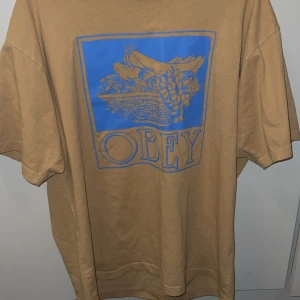 Obey tröja storlek Xl  - Ny tröja jag inte riktigt gillade, aldrig använt buda 