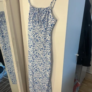 Klänning - Jättefin klänning från Shein, mjukt och skönt material🩵