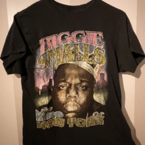 T-shirt - Notorious BIG tshirt, strl M men sitter som Xs/S, säljer då jag växt ur den, köpt på secondhand i USA.