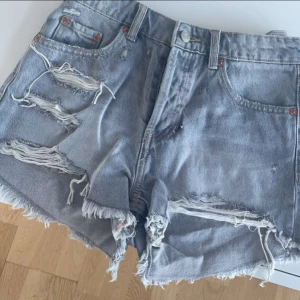 Jeans shorts  - Dessa jeans shorts från zara är perfekta, sitter jättebra men börjar bli för små för mig.