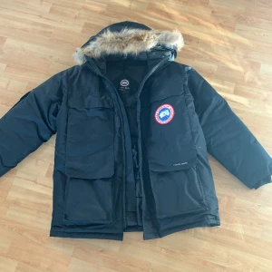 Jacka - Nästan helt ny