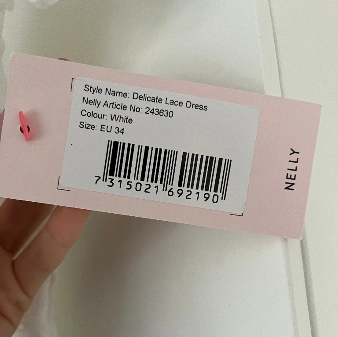 Vit studentklänning från Nelly  - 91