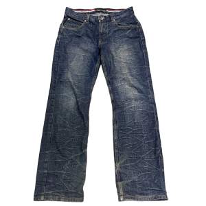 Säljer ett par japanska jeans, för har växt ut de😓  Pris kan sänkas vid snabb affär❤️‍🔥