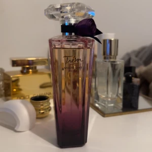 Trésor Midnight Rose EdP Lancôme - Helt ny, endast sprayad 2-3 gånger Trésor Midnight Rose EdP 75ml