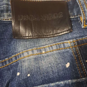 Dsquared2 jeans - Riktig snygga jeans i stl 44 i killstorlek