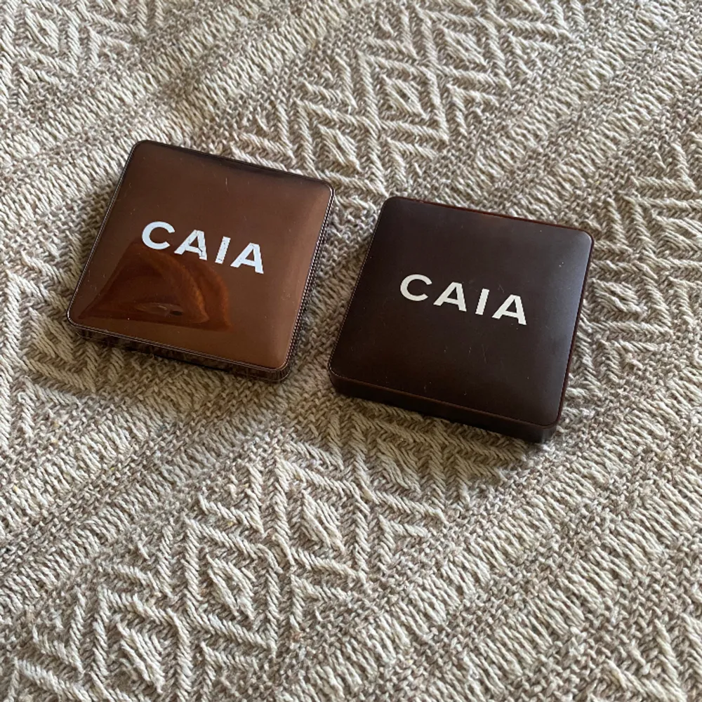 Säljer dessa Caia bronzers då jag använder andra, använda men finns mycket produkt kvar. Produkten på glow bronzern har lossnat från förpackningen men funkar som vanligt.  tvättar spegel innan jag postar💞 ( 300kr vid snabb affär, ink frakt) . Övrigt.