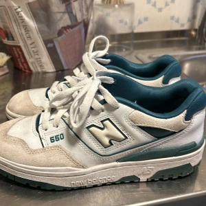 New balence skor  - Hej och välkomna till Upresell jag säljer mina new balence skor i väldigt bra skick. Tveka inte på att höra av er angående skorna  