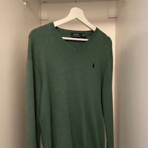 Ralph Lauren Tröja - Ralph lauren tröja som är i bra skick och är storlek M   