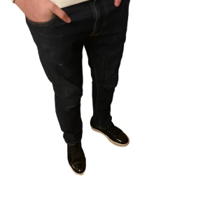 Nudie Jeans - Ett par mörkblå Nudie jeans i storlek 32. Kontakta oss vid funderingar💯✌️